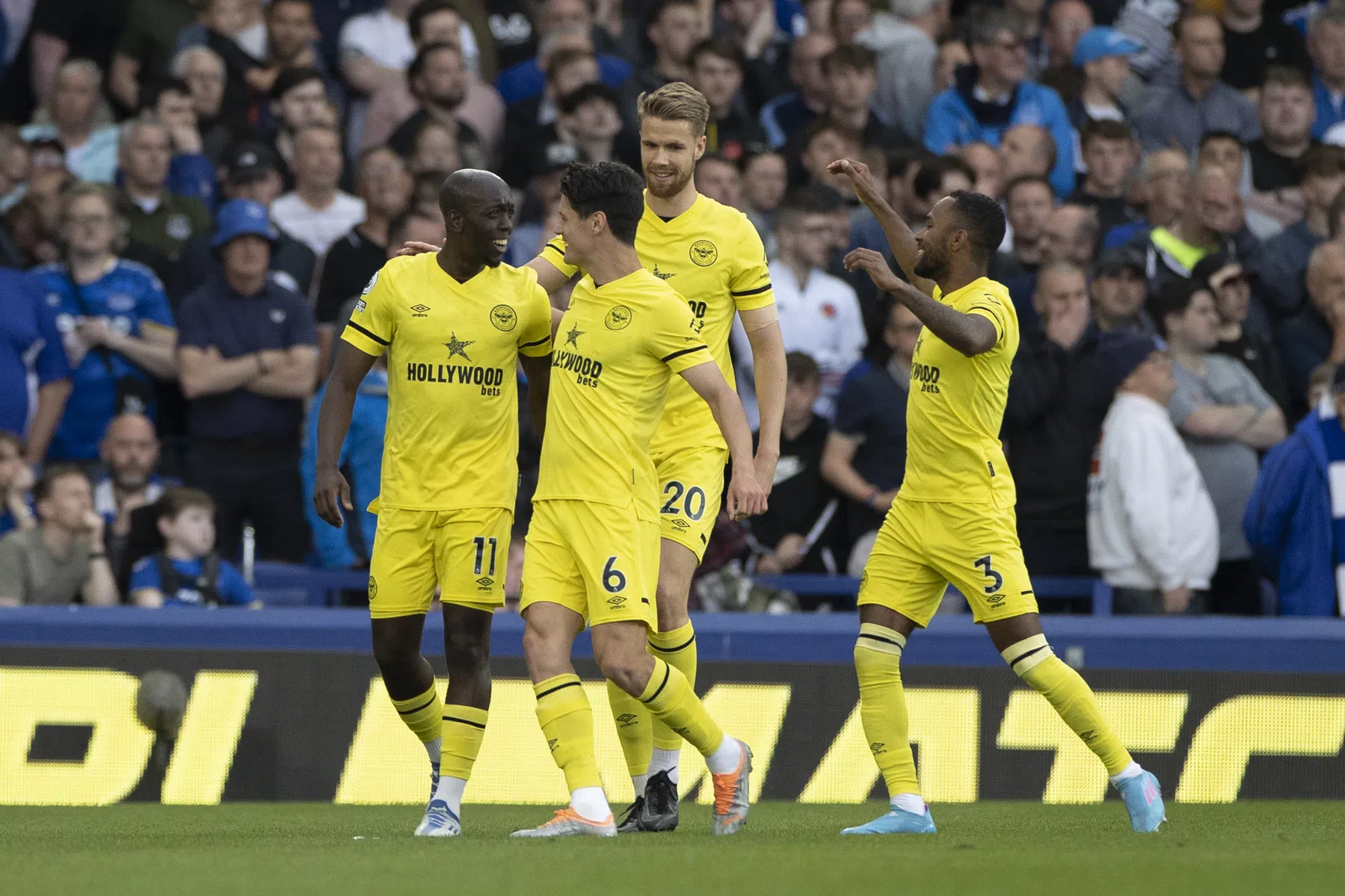 Everton laat gouden kans op beëindigen degradatiestrijd liggen