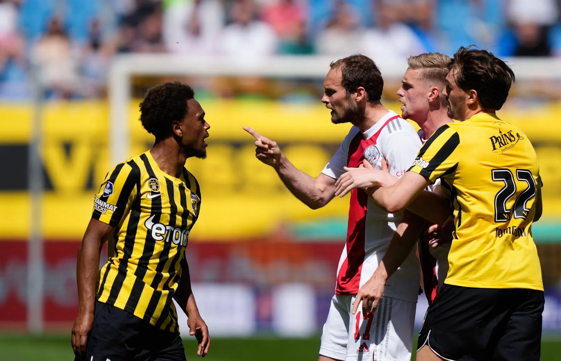 Ajax sluit tijdperk-Ten Hag af met gelijkspel bij Vitesse