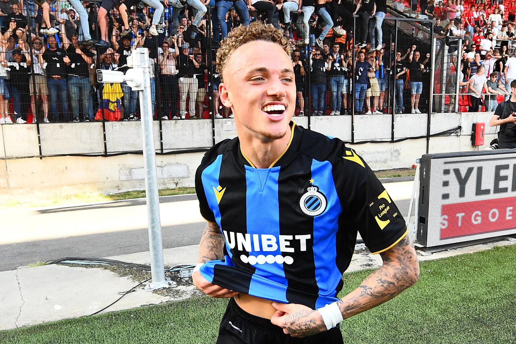 Lang spreekt zijn 'haters' in eigen stijl toe na kampioenswedstrijd