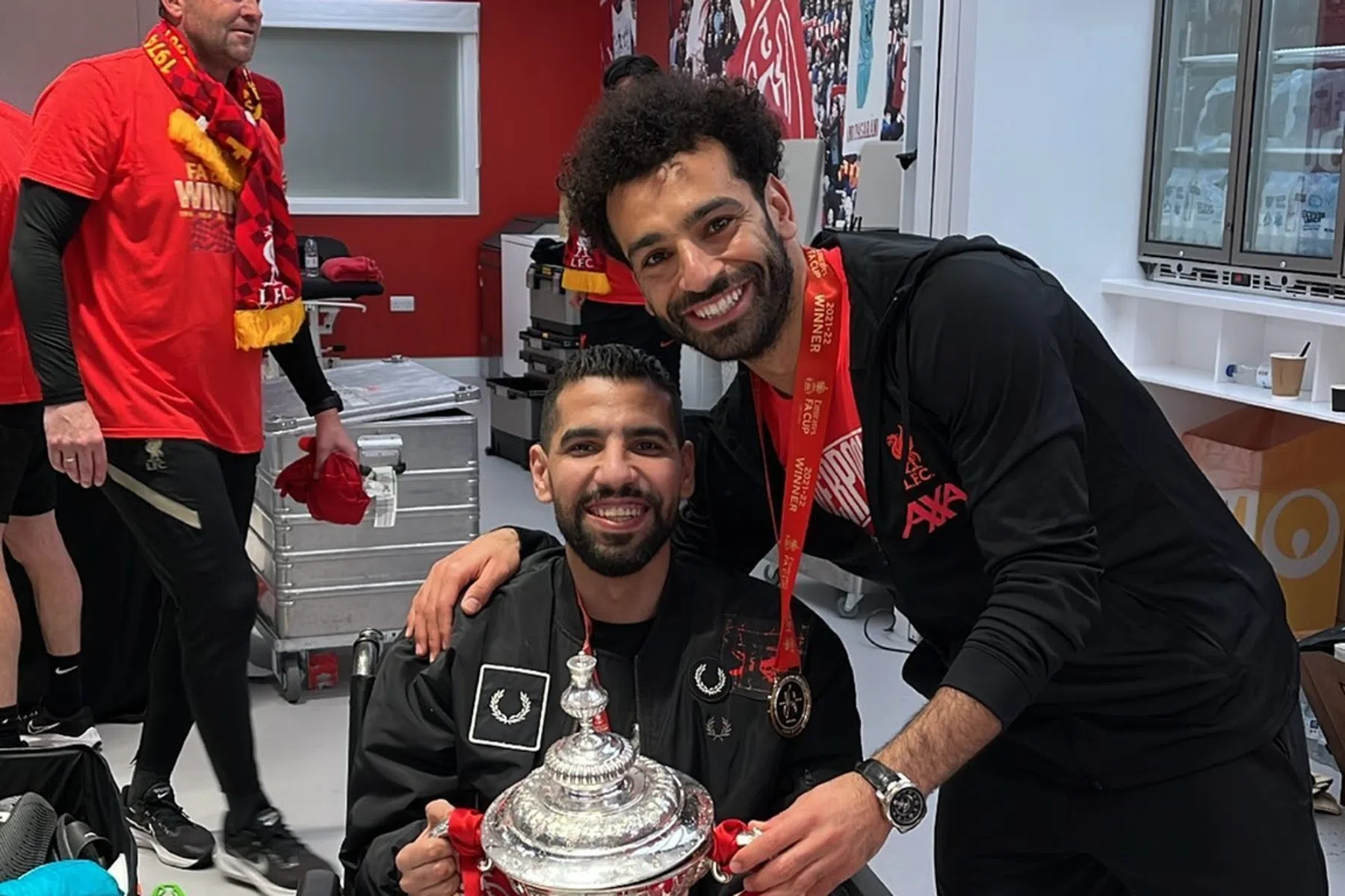 ALS-patiënt middelpunt van de feestvreugde in Liverpool-kleedkamer