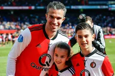 Thumbnail for article: Zoon Van Persie tekent eerste profcontract bij Feyenoord