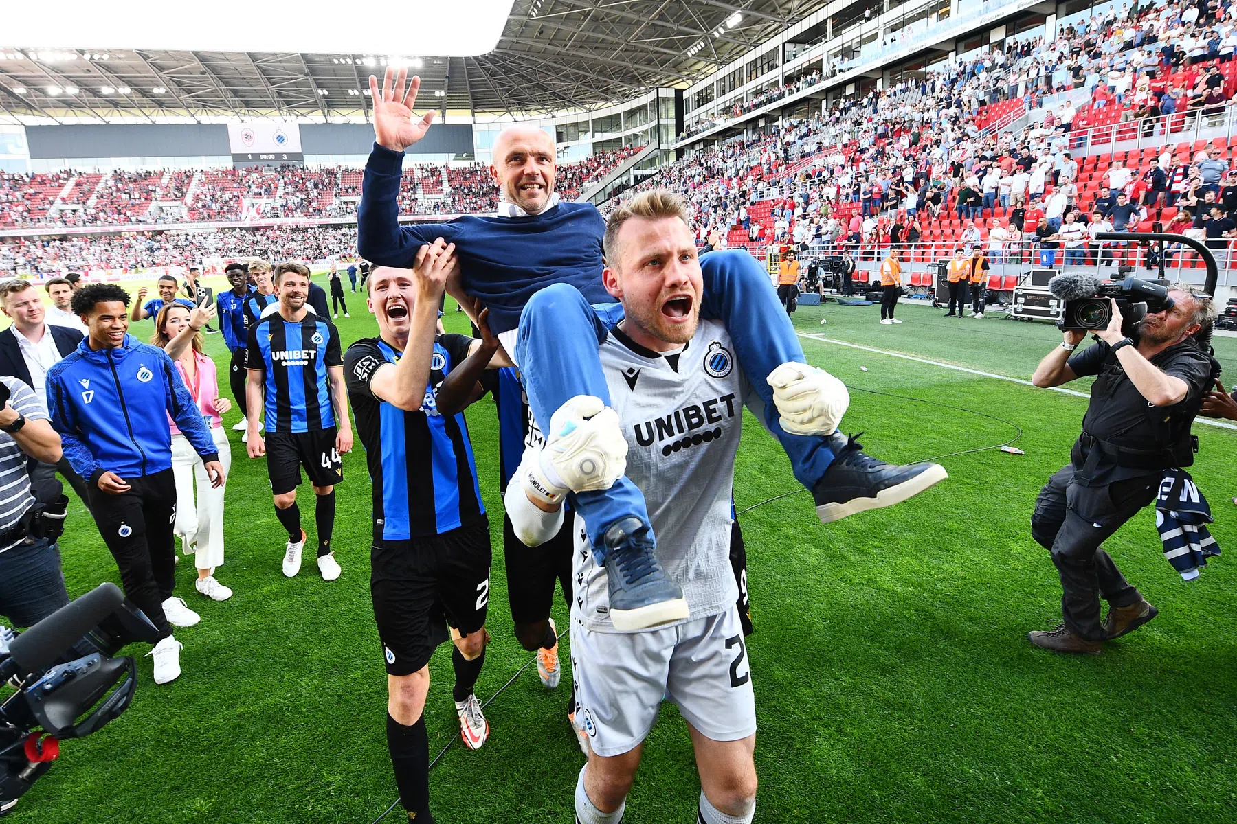 Mignolet schat Schreuder hoger in dan Klopp: 'Hij is een geweldige man'