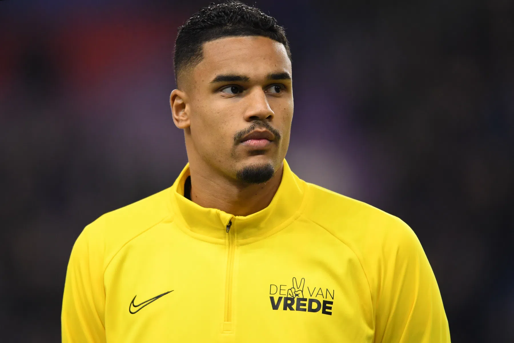 Vitesse bevestigt vertrek aanvoerder Doekhi naar Bundesliga