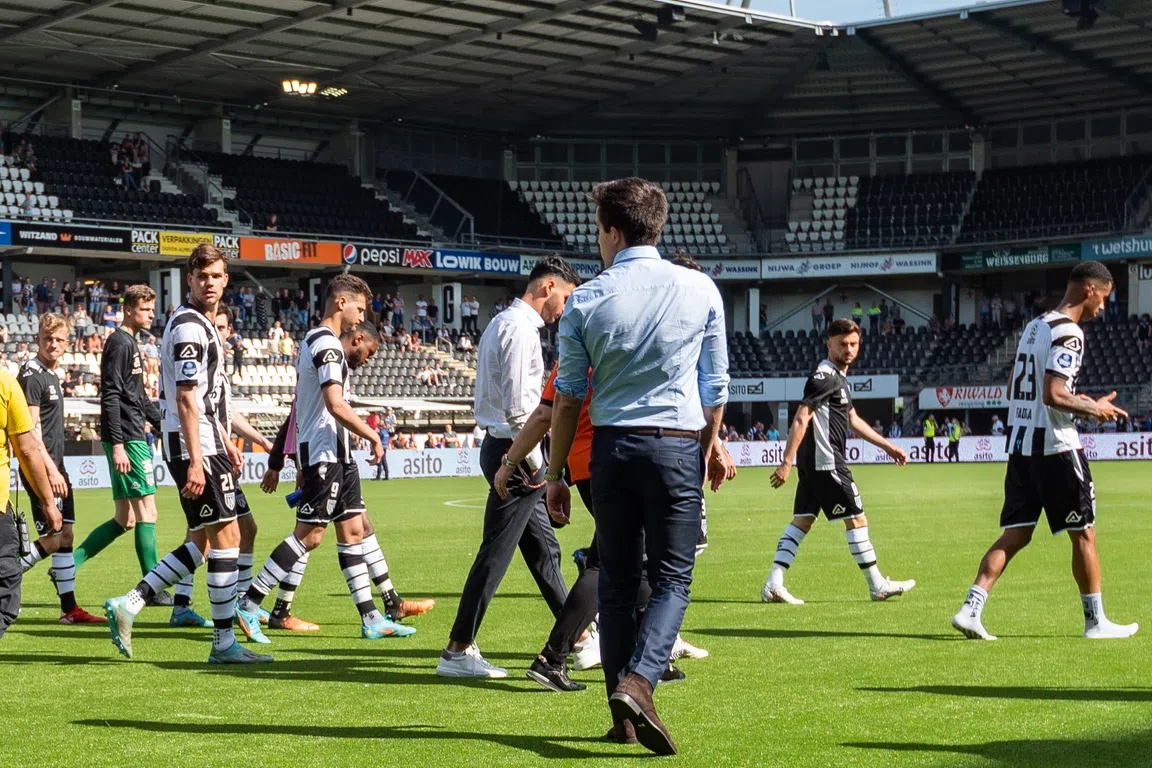 Rampseizoen Heracles eindigt in de play-offs: 'Maar we zijn toch nog niet dood?'

