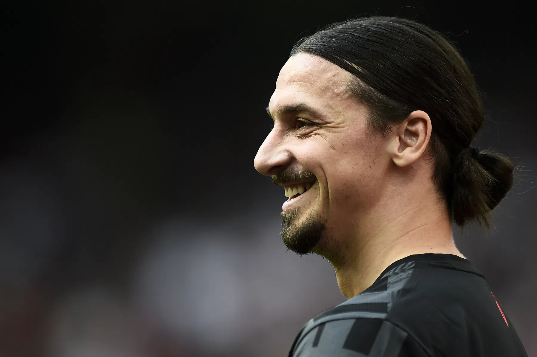 Opvallende beelden van 'entertainer' Zlatan: ruit van spelersbus houdt stand