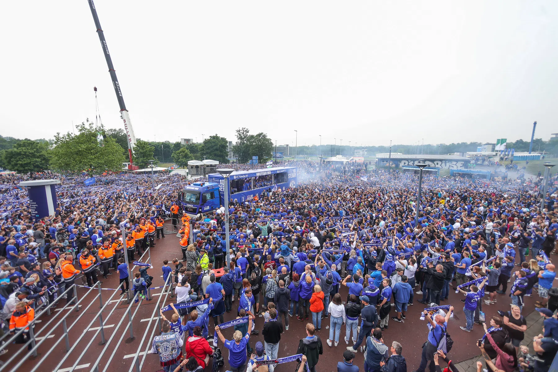 Zo groot is Schalke: 22.000 fans bij huldiging voor titel op tweede niveau