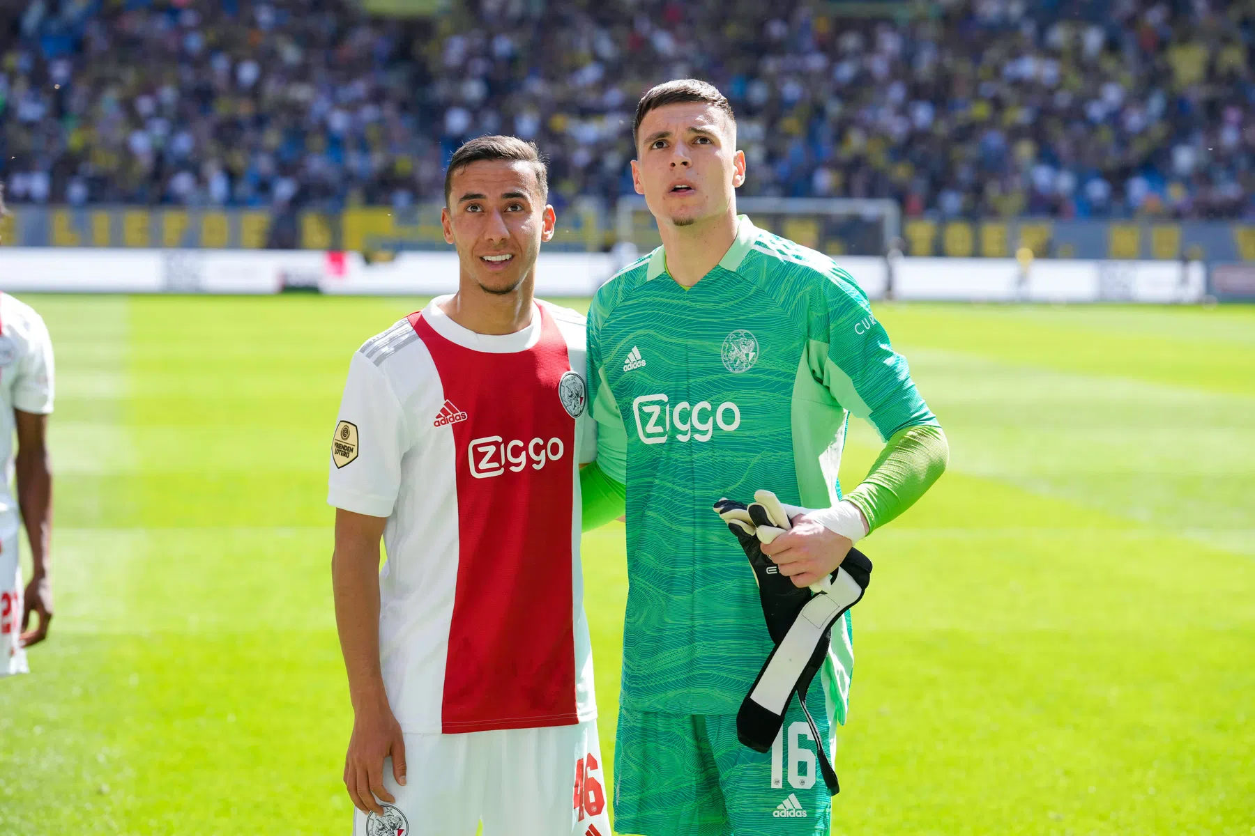 Eredivisie-debutanten bij Ajax glunderen in Arnhem: 'Dit zijn gouden momenten'