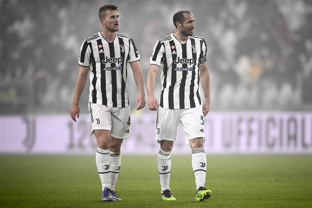 Fraaie symboliek bij Juventus: De Ligt volgt Chiellini op