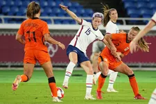 Thumbnail for article: Getouwtrek voorbij: mannen en vrouwen binnen Team USA verdienen evenveel