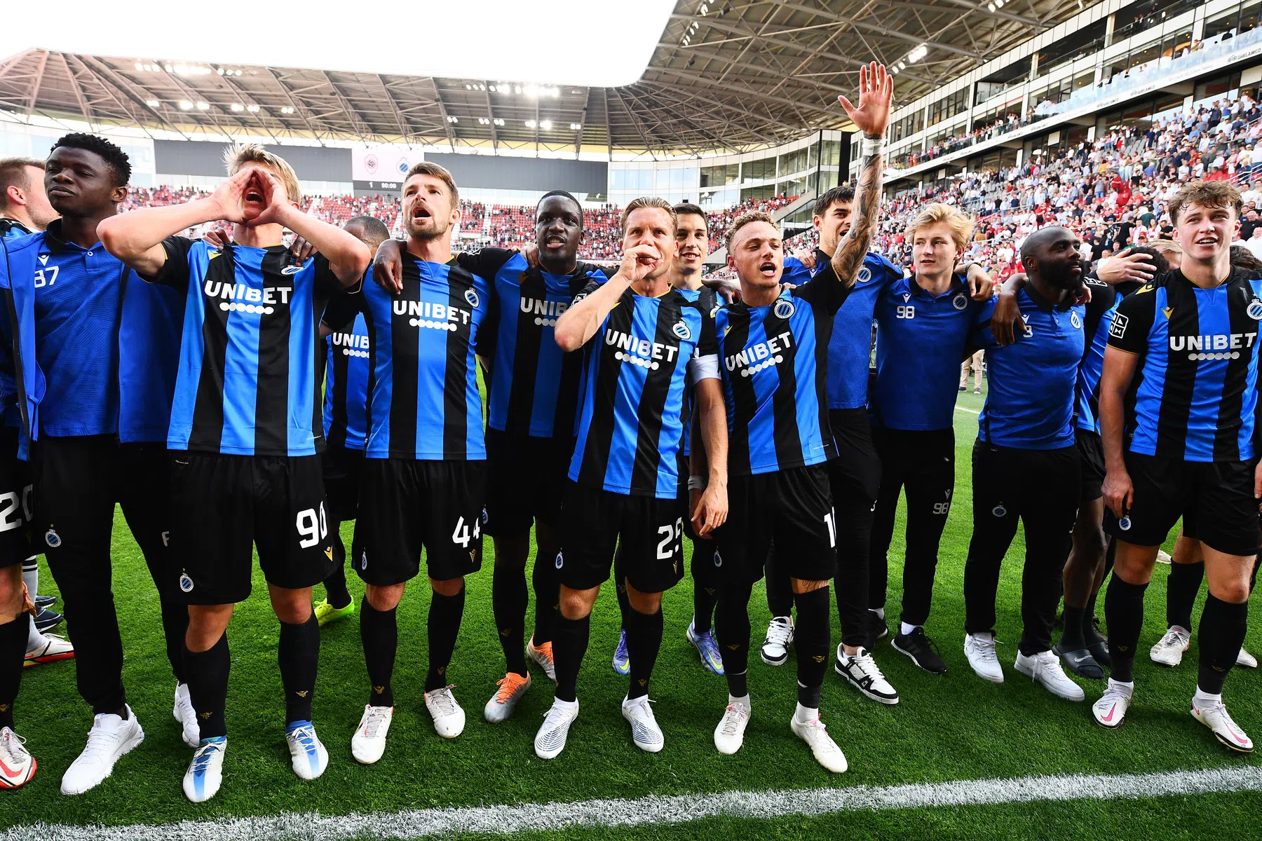 Zondag spelen, nu nog even feesten: Club Brugge viert landstitel op Ibiza