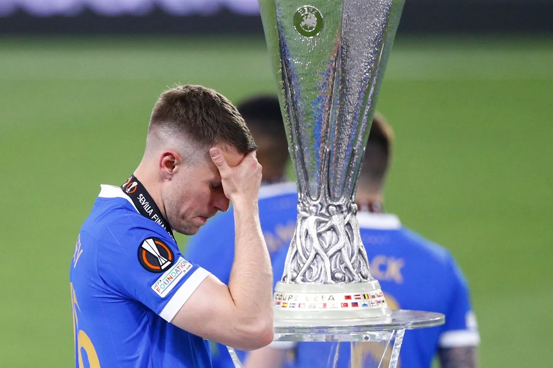 Van Bronckhorst neemt Rangers-schlemiel in bescherming