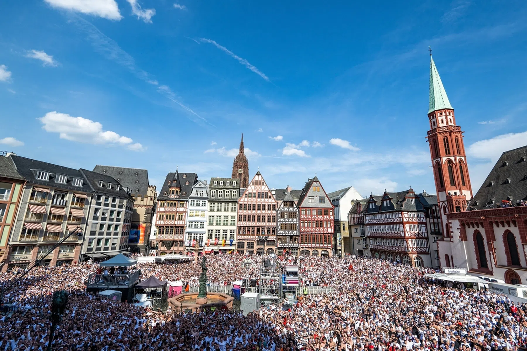 Frankfurt viert feest: Europa League-winnaar op grootse wijze gehuldigd