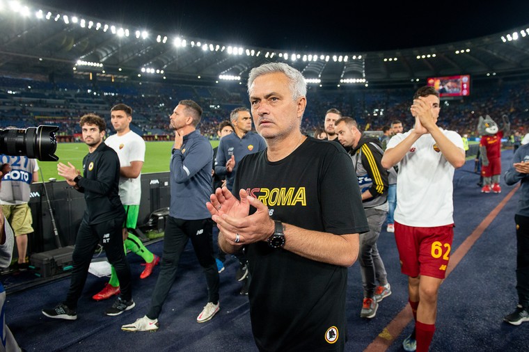Mourinho doet beroep op Albanese fans in finale tegen Feyenoord