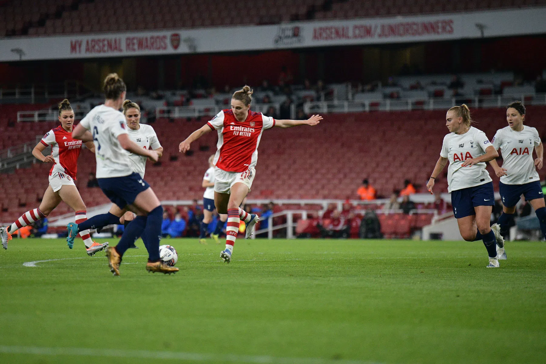 Miedema zegt wereldtop af voor langer verblijf in Londen