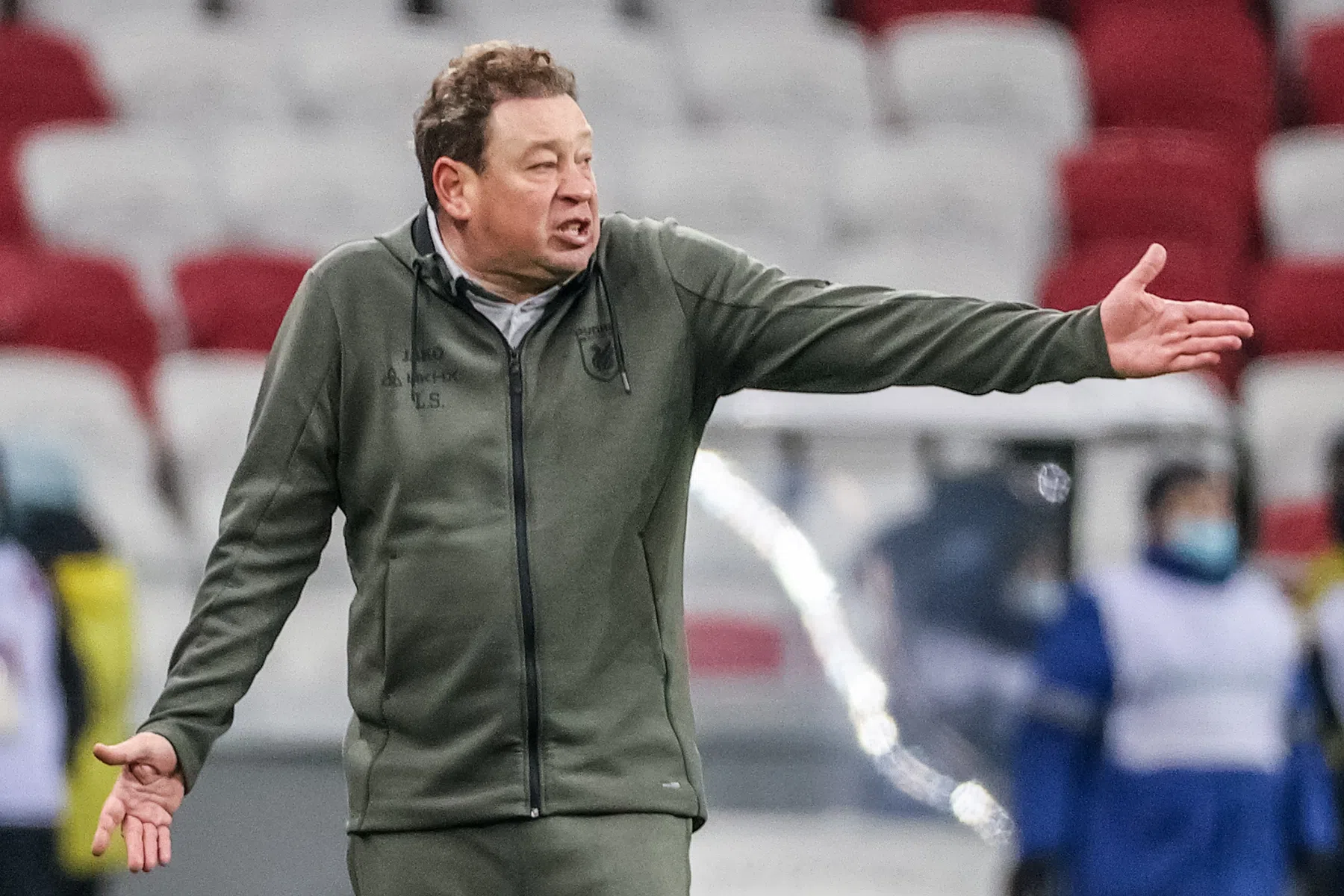 Enorme blamage voor Slutsky: degradatie door gemiste penalty in 103de minuut