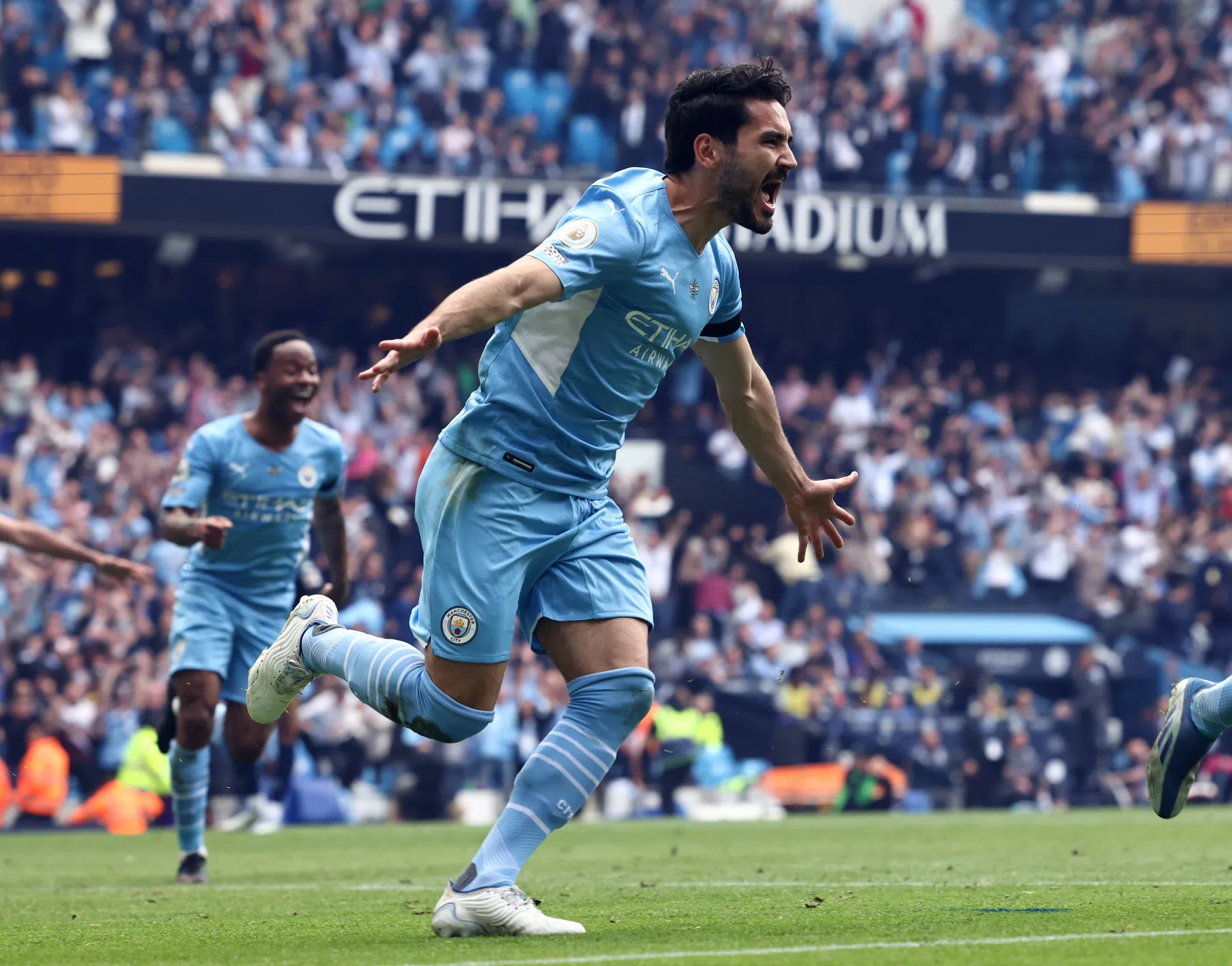 Manchester City dankzij krankzinnige comeback toch nog kampioen
