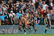 Thumbnail for article: De twee gezichten van Newcastle: Howe stuwt Magpies naar CL-niveau