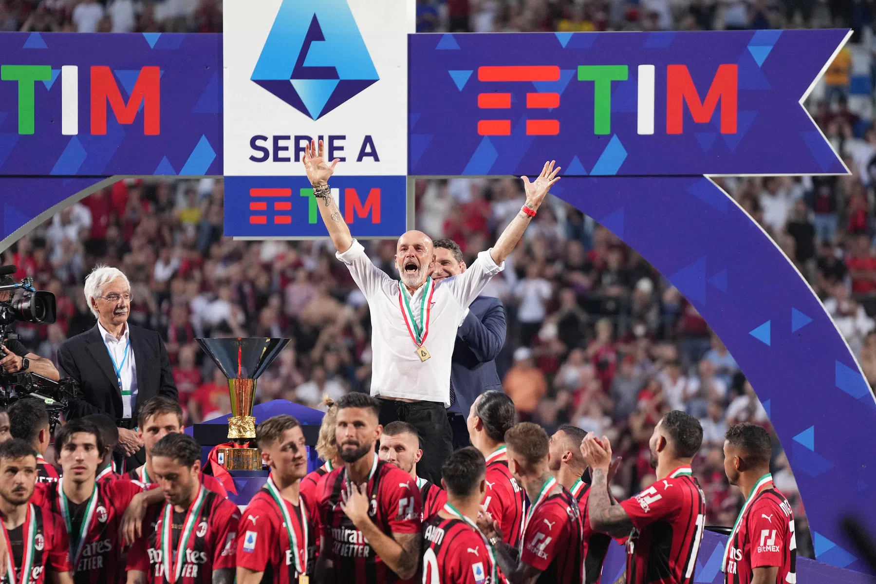 Serie A schiet onderscheiden Pioli te hulp na oproep over gestolen medaille