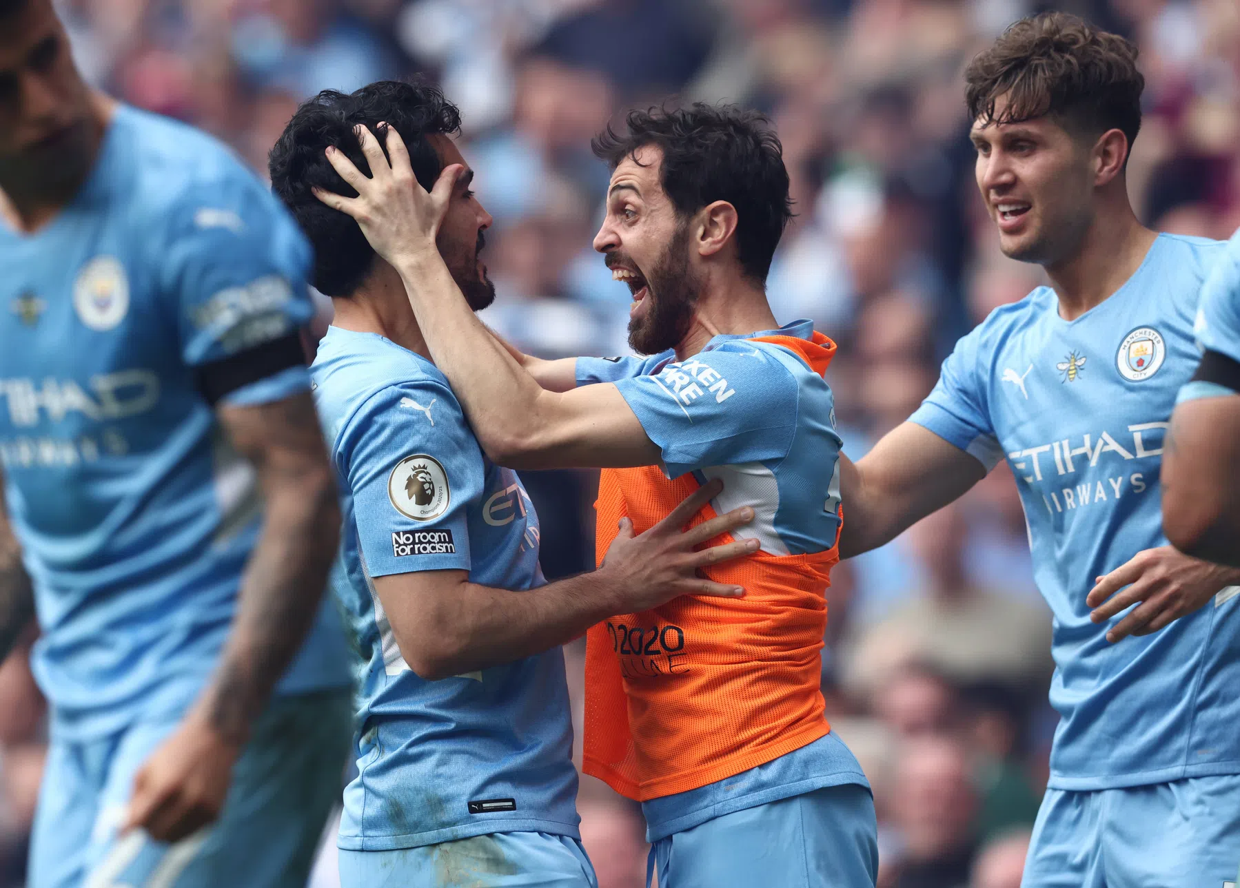 Grealish zonder stem en Pep met een sigaar: City viert titelfeest