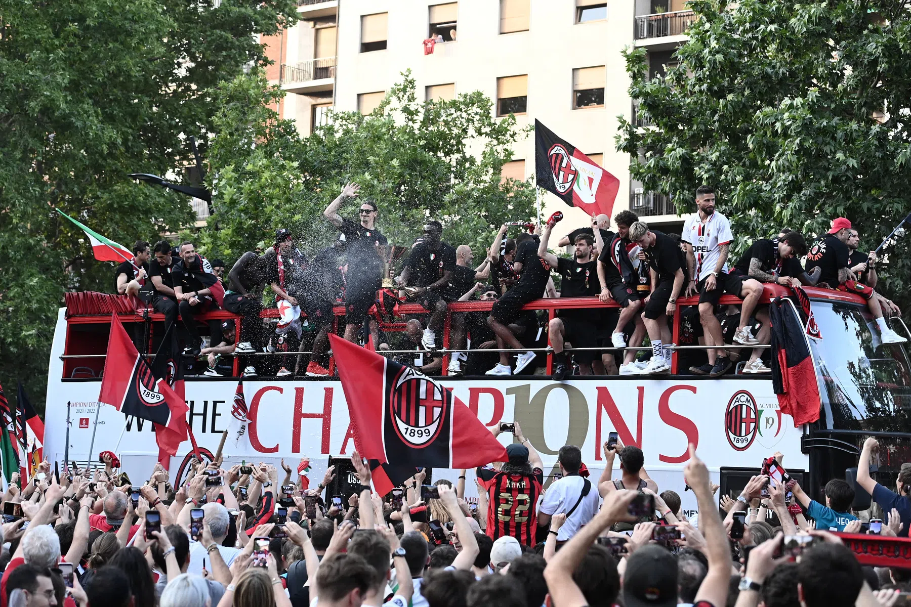 AC Milan provoceert Inter tijdens titelfeest: straf dreigt voor de kampioen