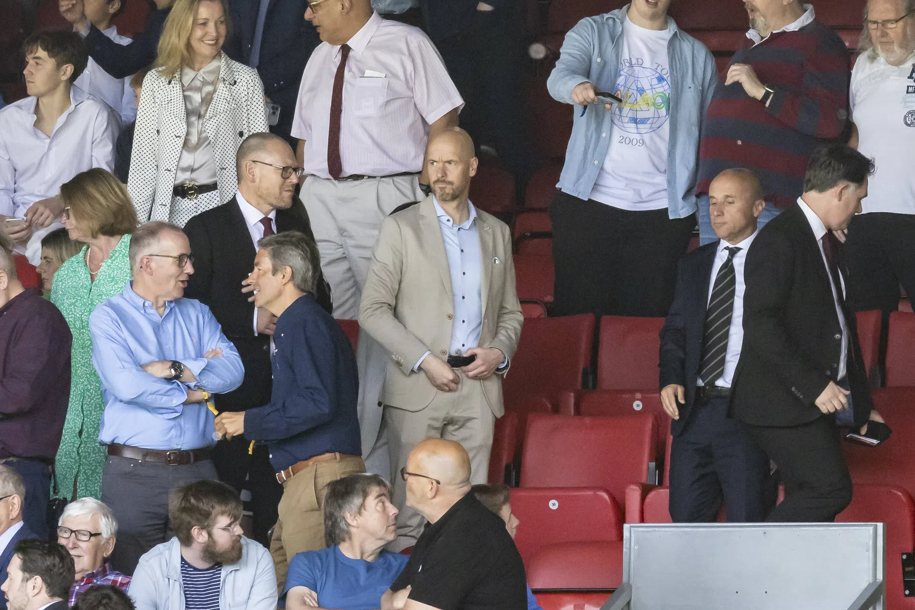 Ten Hag maakt indruk: warm welkom en voetbal als hoofdzaak