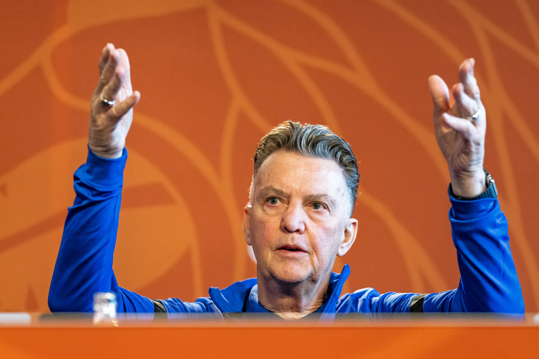 Uitspraak Van Gaal betwist door Ten Hag: 'Voetbal op eerste, tweede en derde plek'