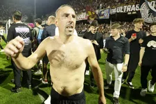 Thumbnail for article: Ribéry ziet trainer 280 kilometer naar de paus lopen na miraculeus lijfsbehoud
