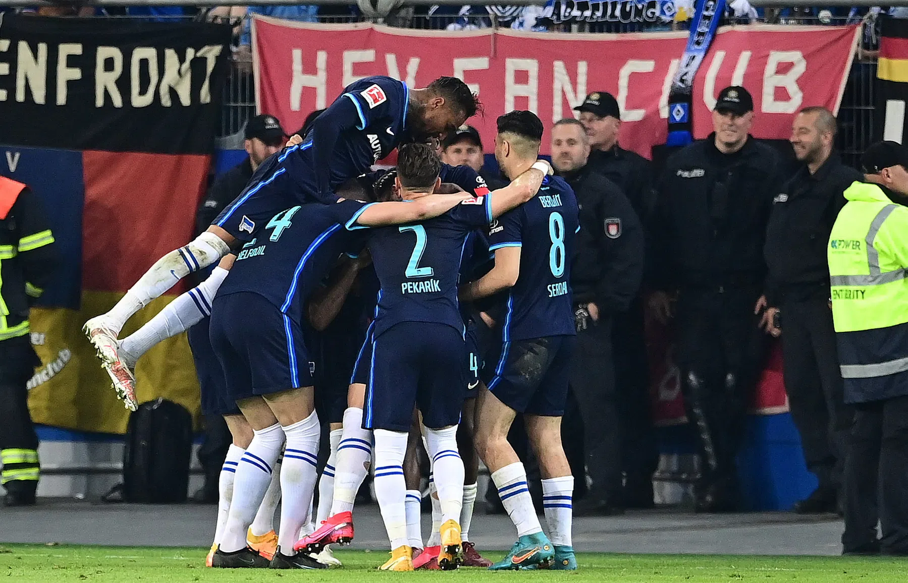 Dikke tranen in Hamburg: Hertha houdt HSV uit de Bundesliga