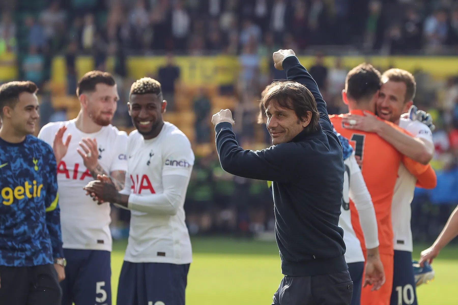 Conte geniet van 'grootste uitdaging ooit', Son emotioneel na prijs
