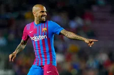Thumbnail for article: Alves grapt bij start unieke Barca-trip over toekomst in Australië