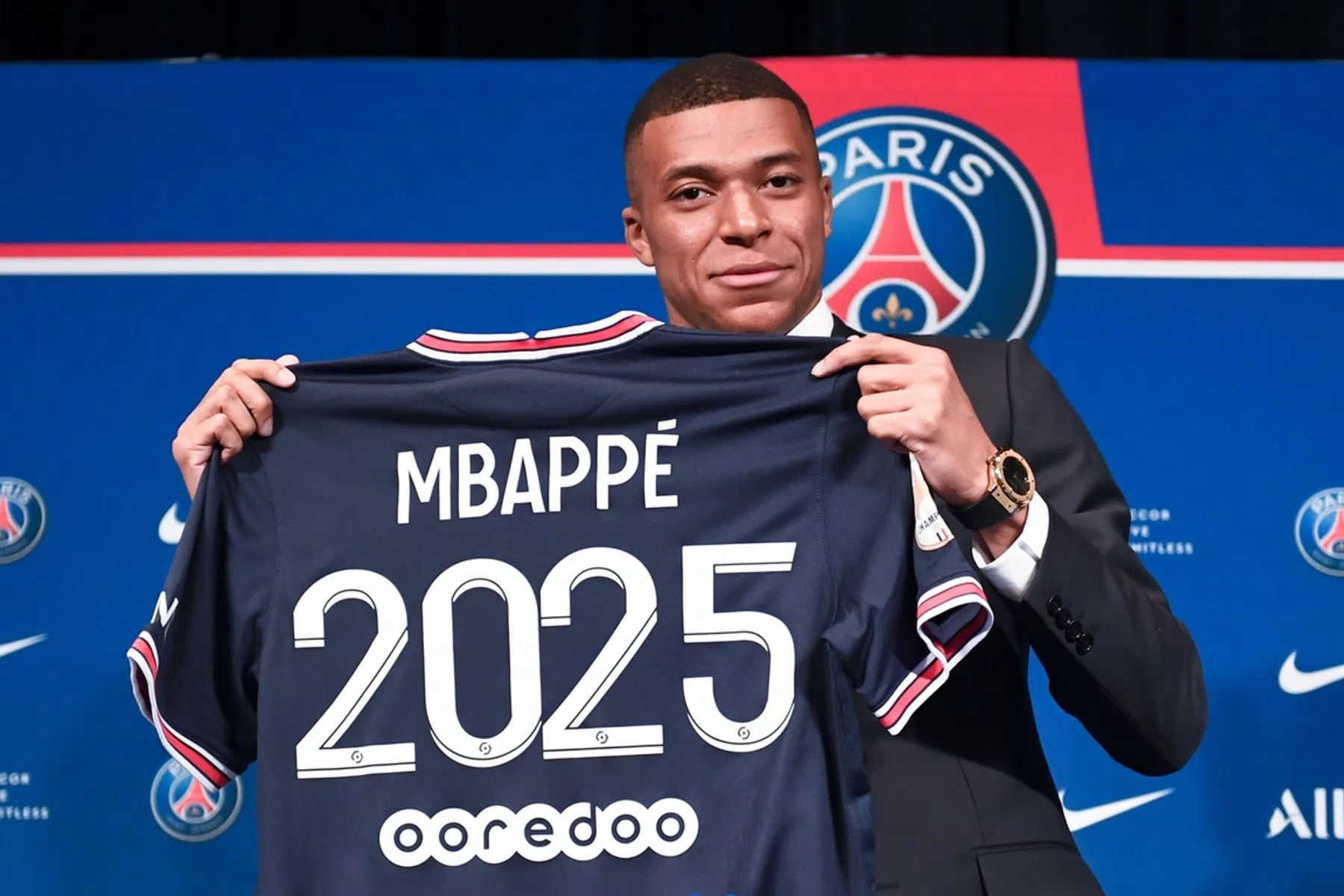 'Kassa rinkelt voor Monaco door contractverlenging Mbappé'