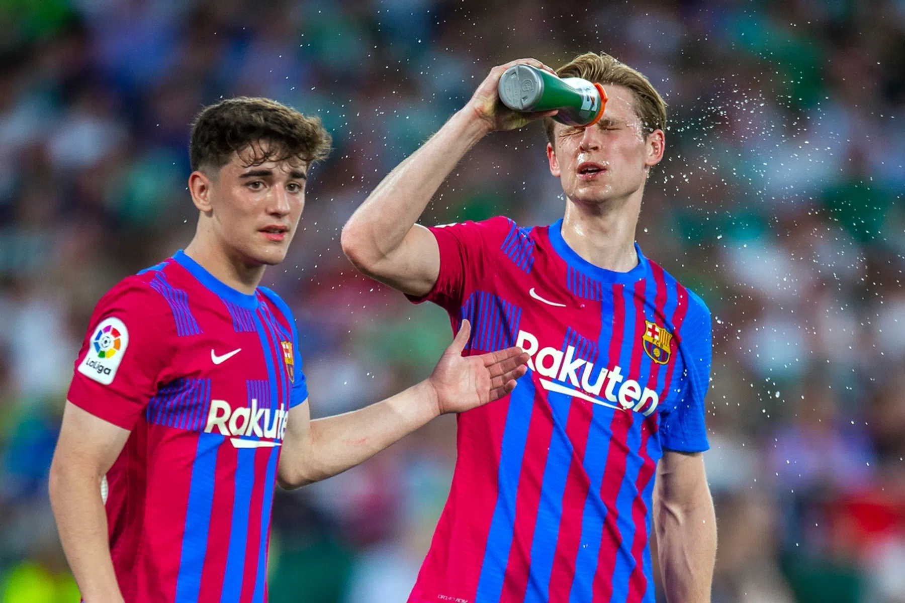 Barça heeft aanbiedingen voor De Jong: 'Maar we vinden dat hij moet blijven'