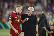 Thumbnail for article: Karsdorp deelt opmerkelijke Mourinho-anekdote én emoties bij Feyenoord-familie