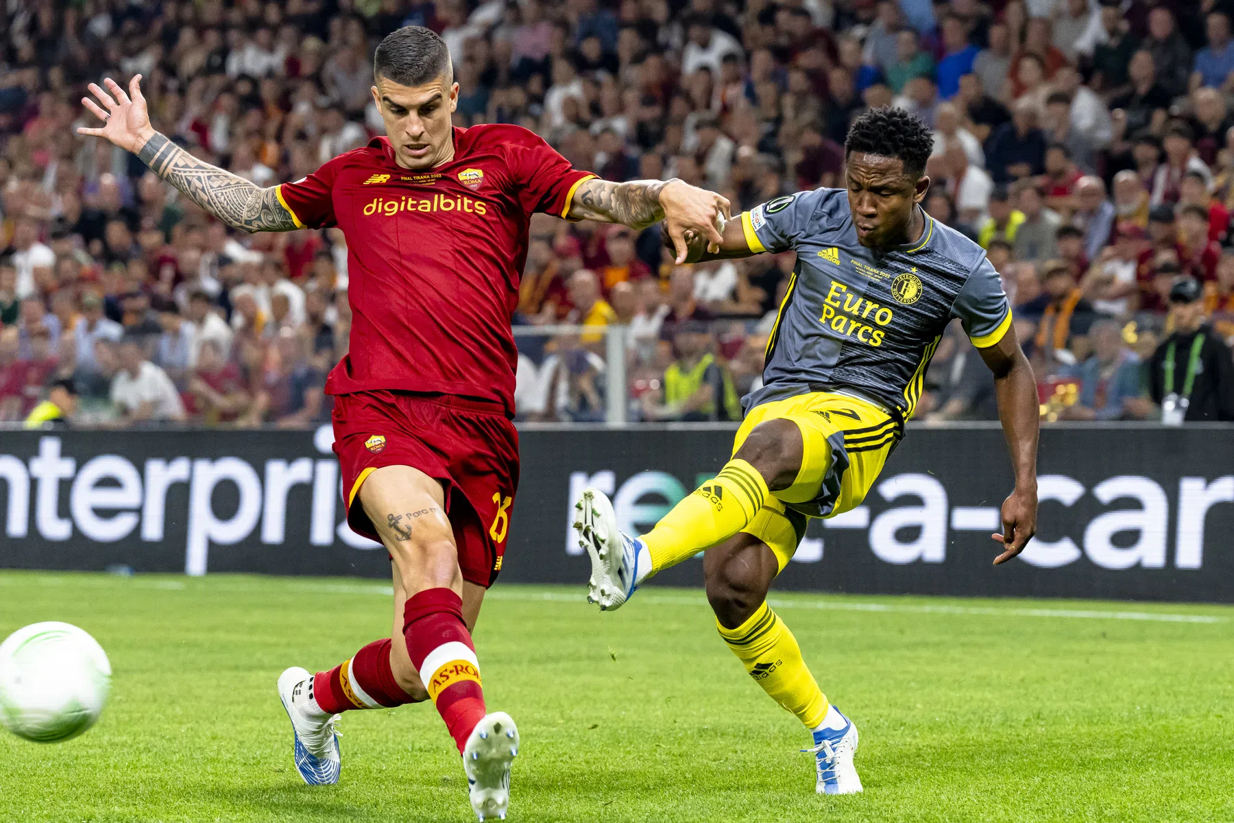 Commotie bij Roma: Mancini slaat richting ploeggenoten tijdens feestgedruis