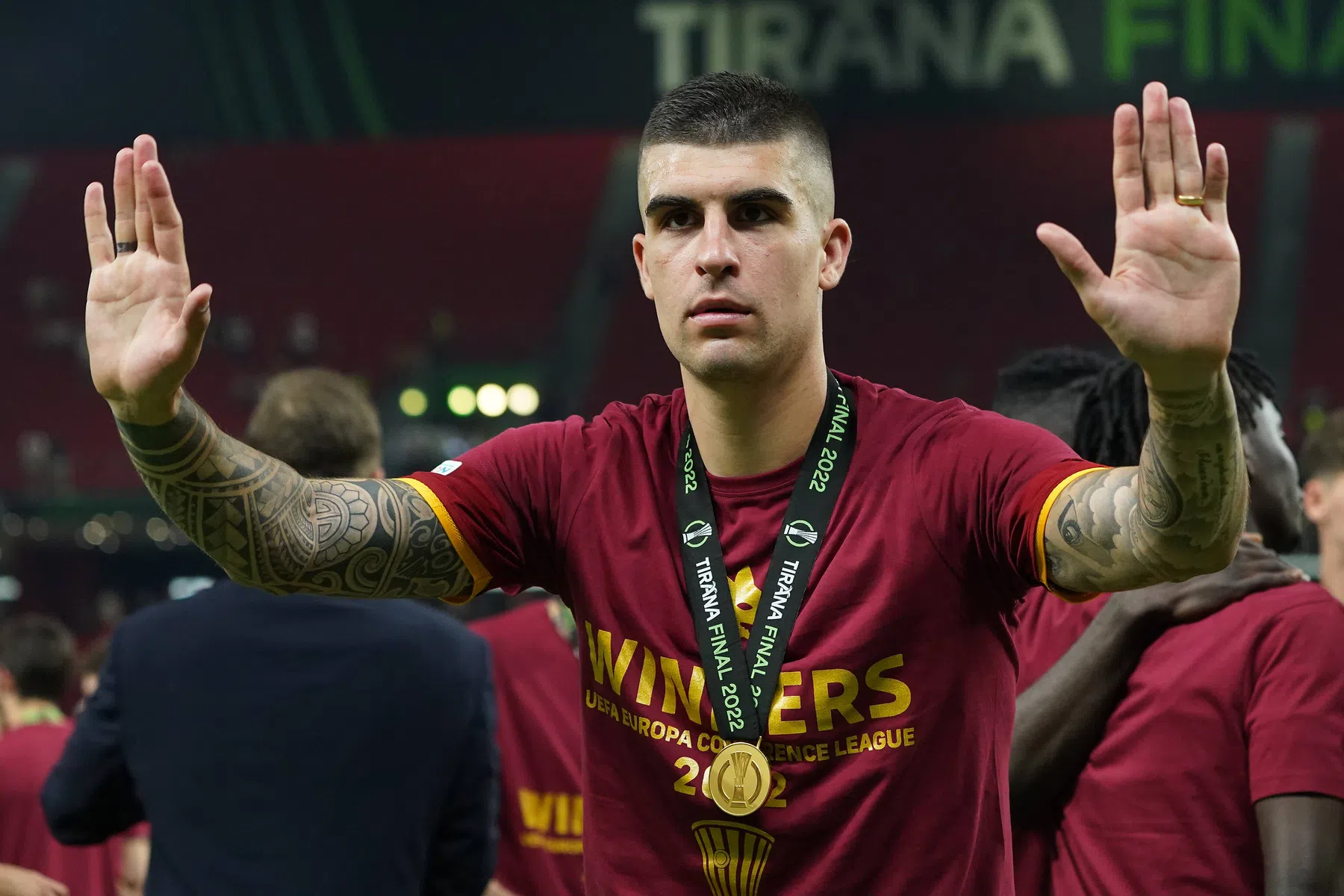Mancini en Afena-Gyan roken vredespijp: 'My little brother!'
