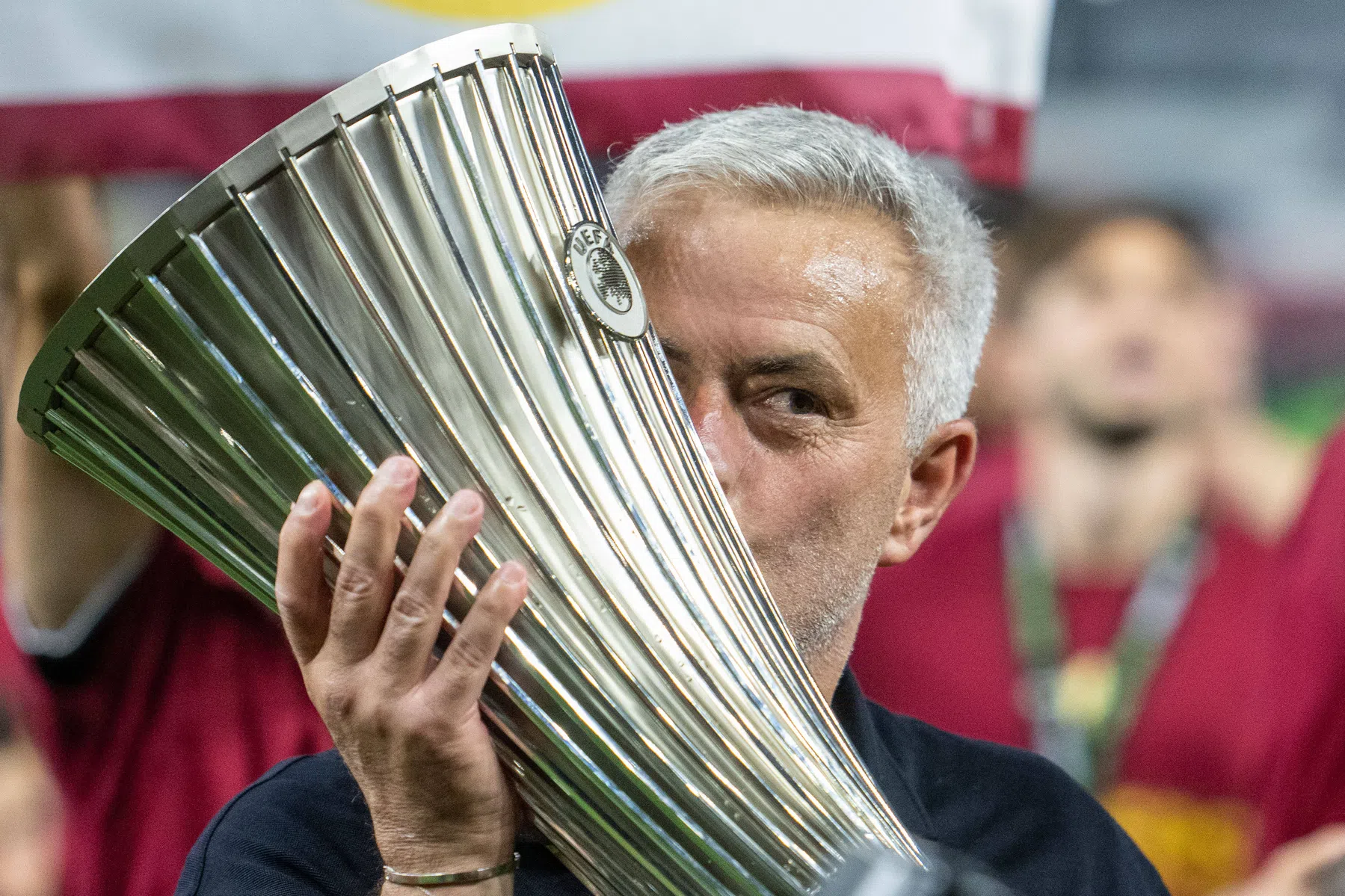 Door spelers toegezongen Mourinho deelt beelden uit spelersbus