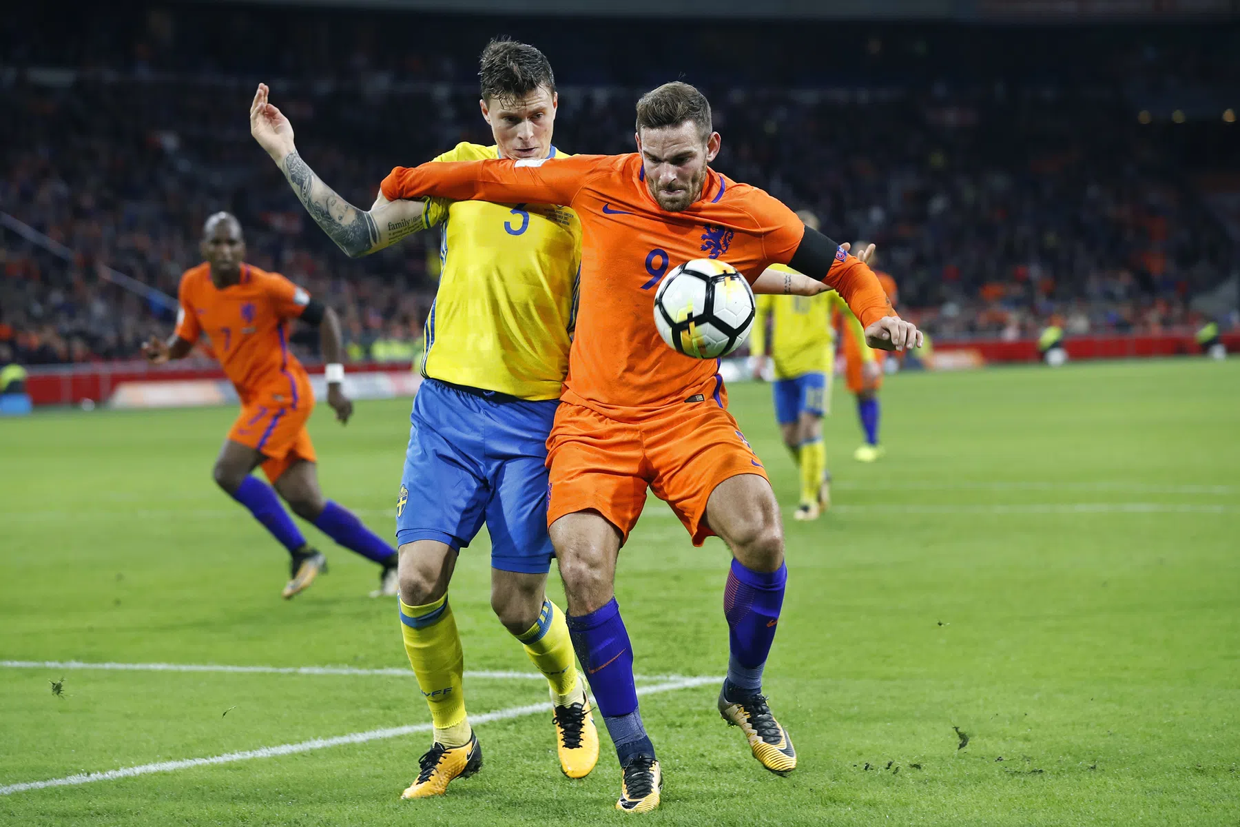 Van Gaal houdt Vincent Janssen bij Oranje, ook Schouten uitgenodigd