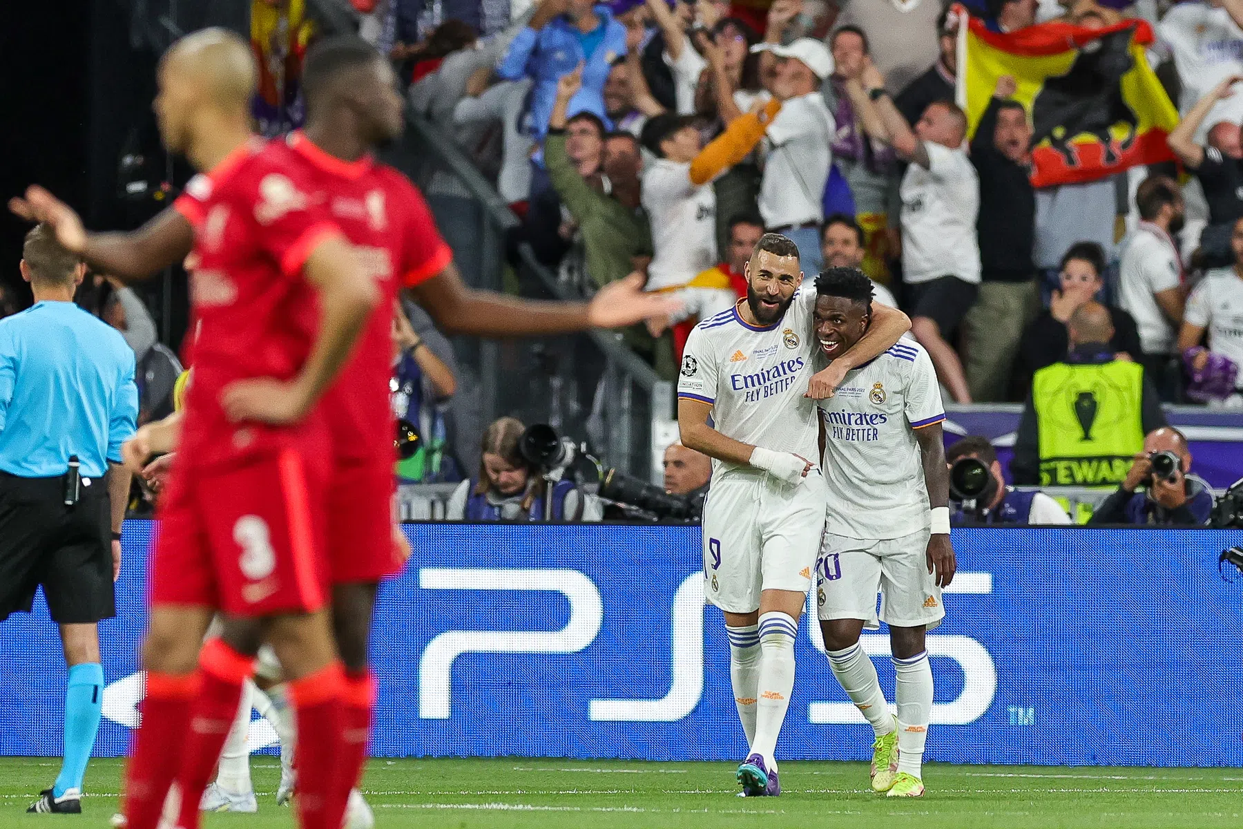 Real frustreert Liverpool en zit dankzij Courtois en Vinícius weer op Europese troon