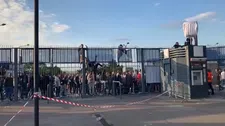 Thumbnail for article: Beelden: supporters zonder kaartje stormen het stadion in