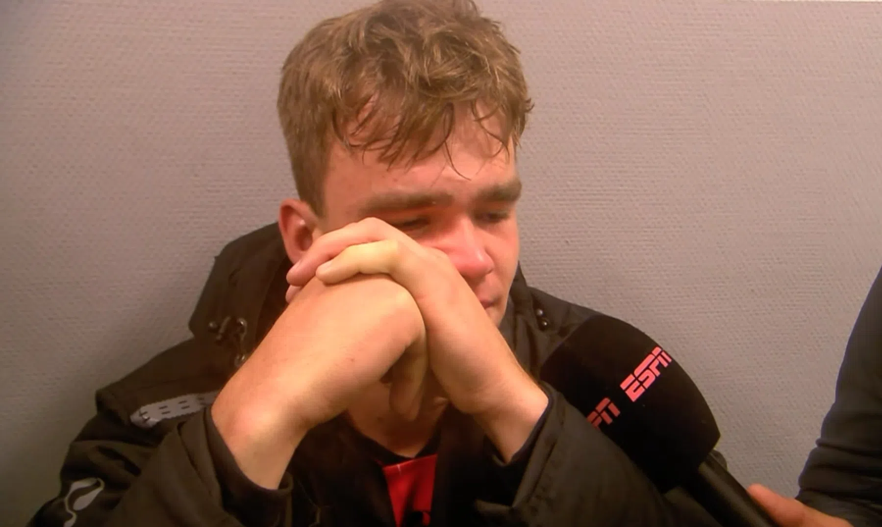 Emotionele Dallinga in tranen: 'Ik heb het nog nooit zo gek meegemaakt'