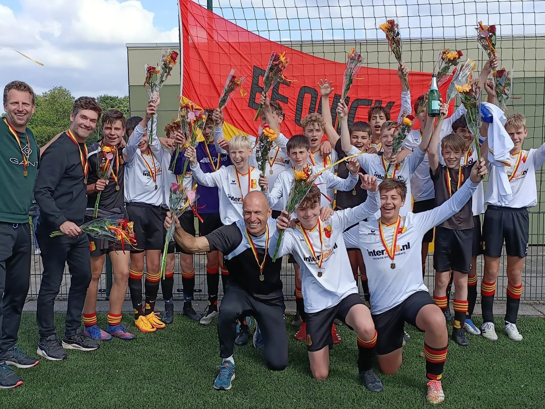 Robben viert kampioenschap: nu als trainer van zijn zoon