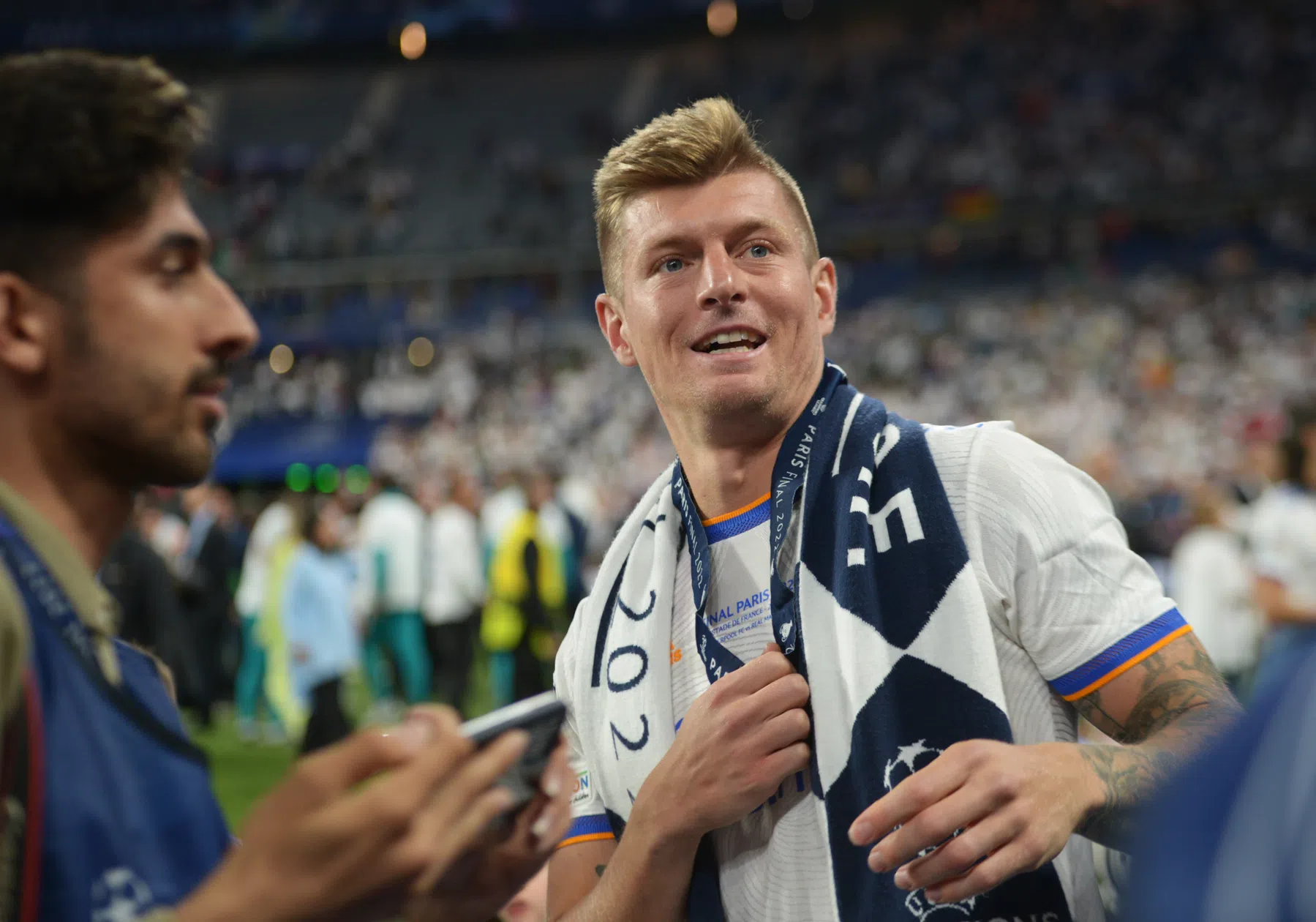 Kroos loopt weg tijdens interview: 'Wat een slechte vragen'