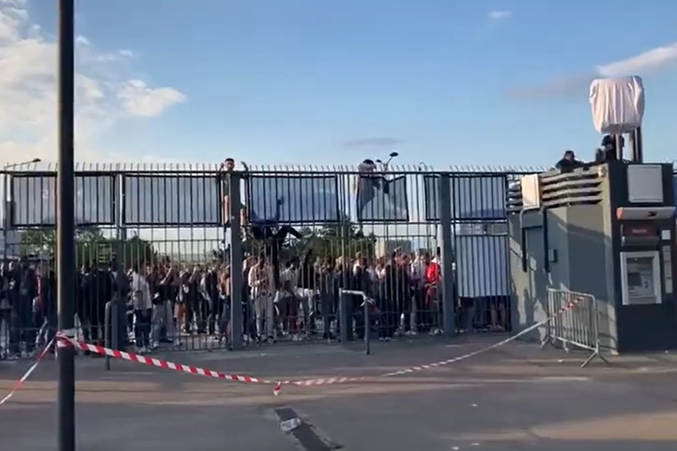 Franse minister wijst na chaos CL-finale naar UEFA en Liverpool