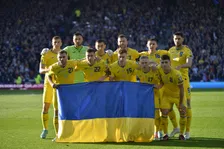 Thumbnail for article: Interland in oorlogstijd: spelers Oekraïne komen met vlaggen het veld op