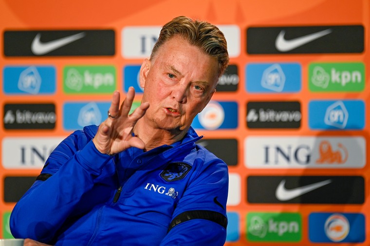 Van Gaal legt uit waarom veel spelers gaan spelen: 'Ze raken compleet overbelast'