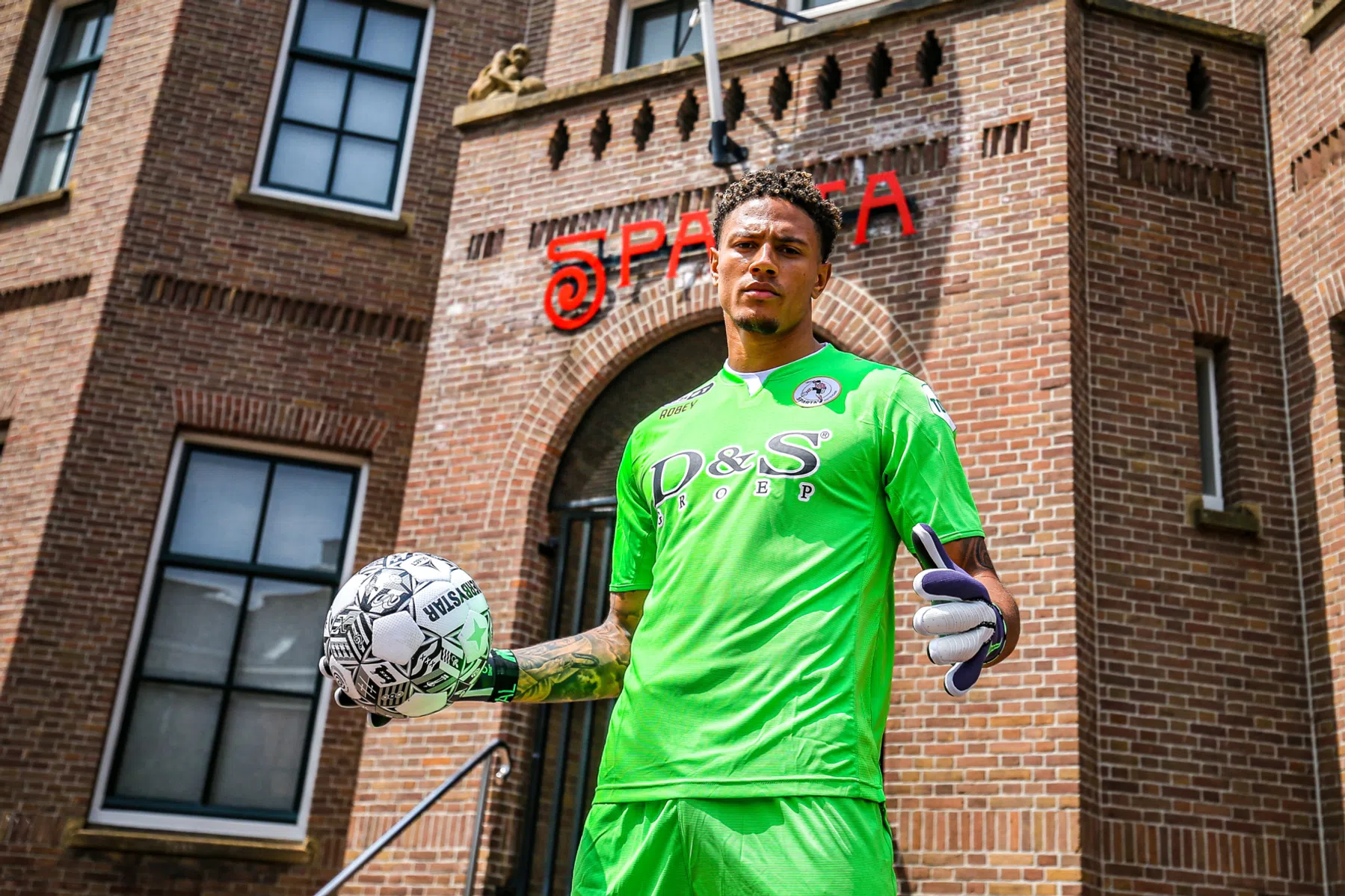 Maduka Okoye verlaat Sparta met een lach en een traan