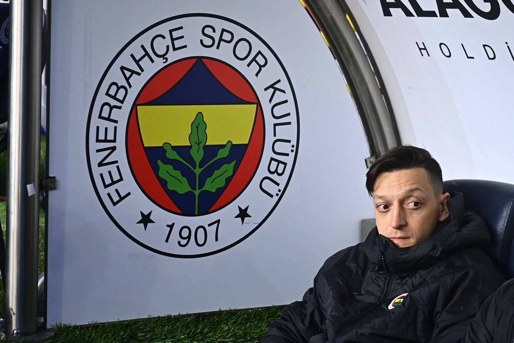 Jorge Jesus slaat deur keihard dicht voor Özil: 'Hij heeft zijn tijd gehad'