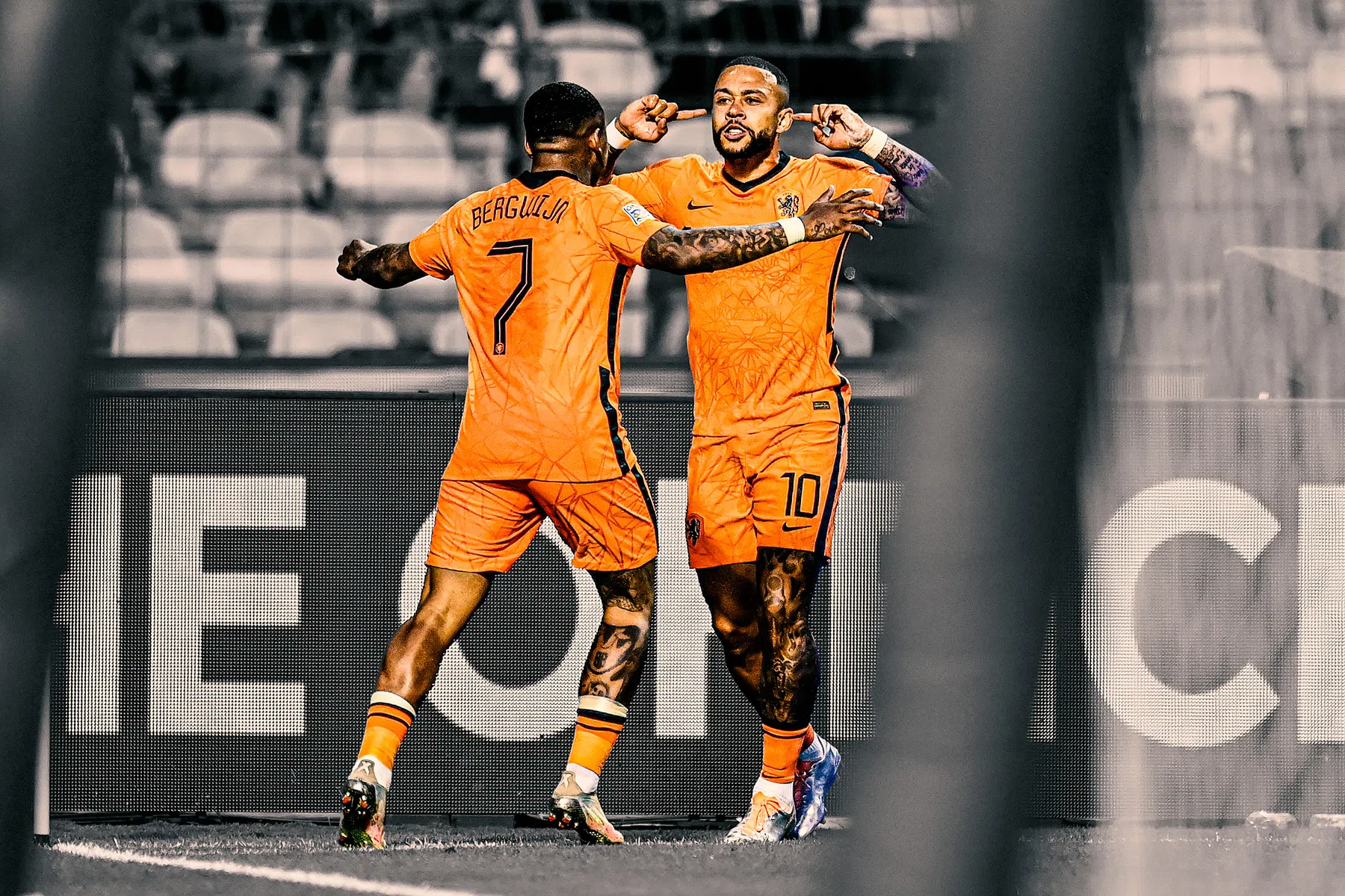 'Memphis en Bergwijn vergelijken met Robben en Van Persie slaat nergens op'