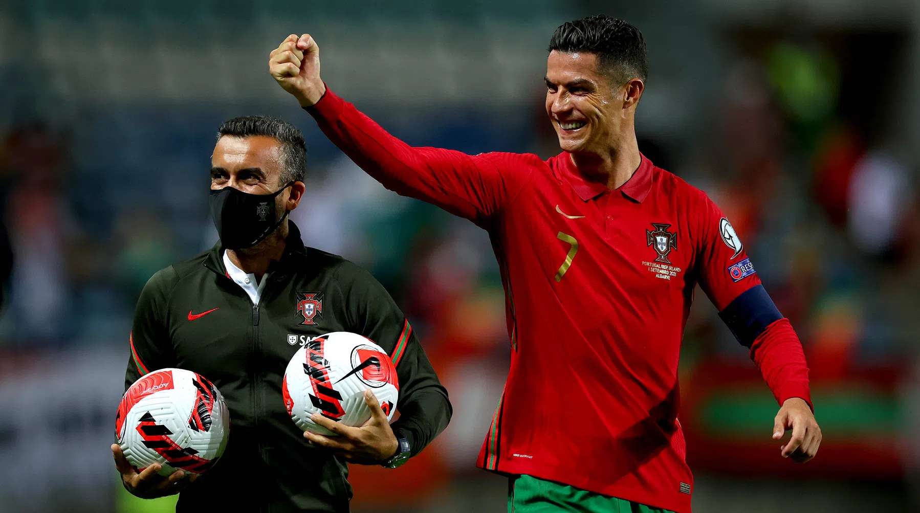 Getergde Ronaldo glundert na glansrol tegen Zwitsers: 'Dit is pas het begin'