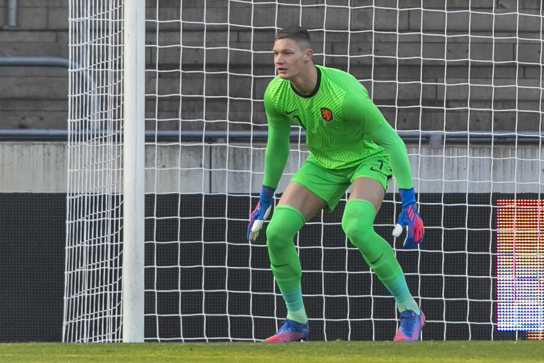 Van Gaal haalt Scherpen bij selectie als vervanger van Krul